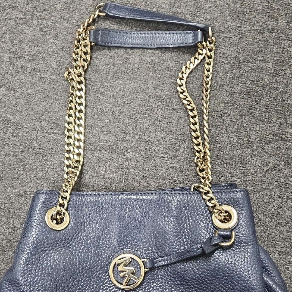 Michael Kors Navy Shoulder Bag with Gold Chains - Picture 3 of 6